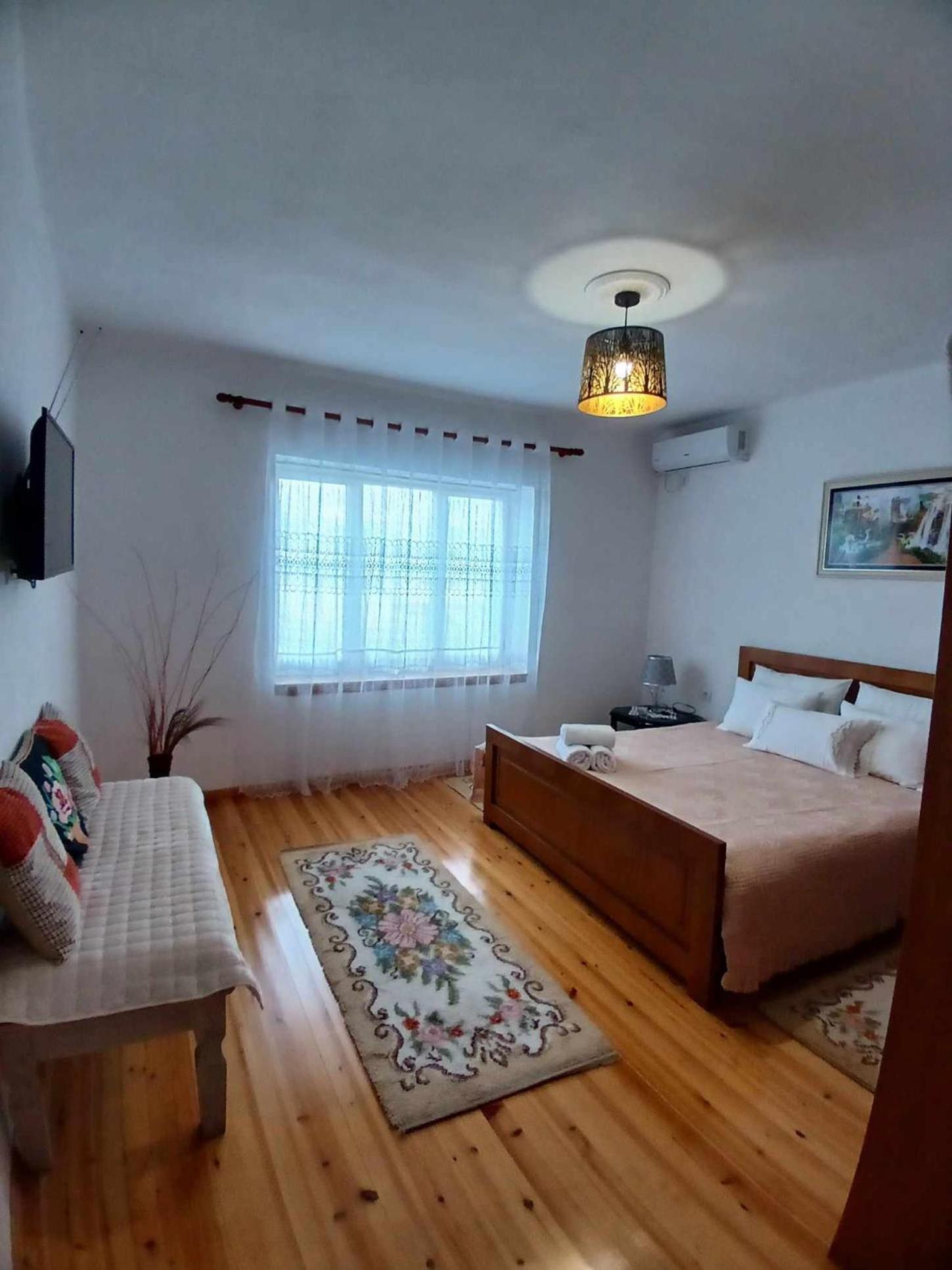 Eniguesthouse Gjirokastër Buitenkant foto