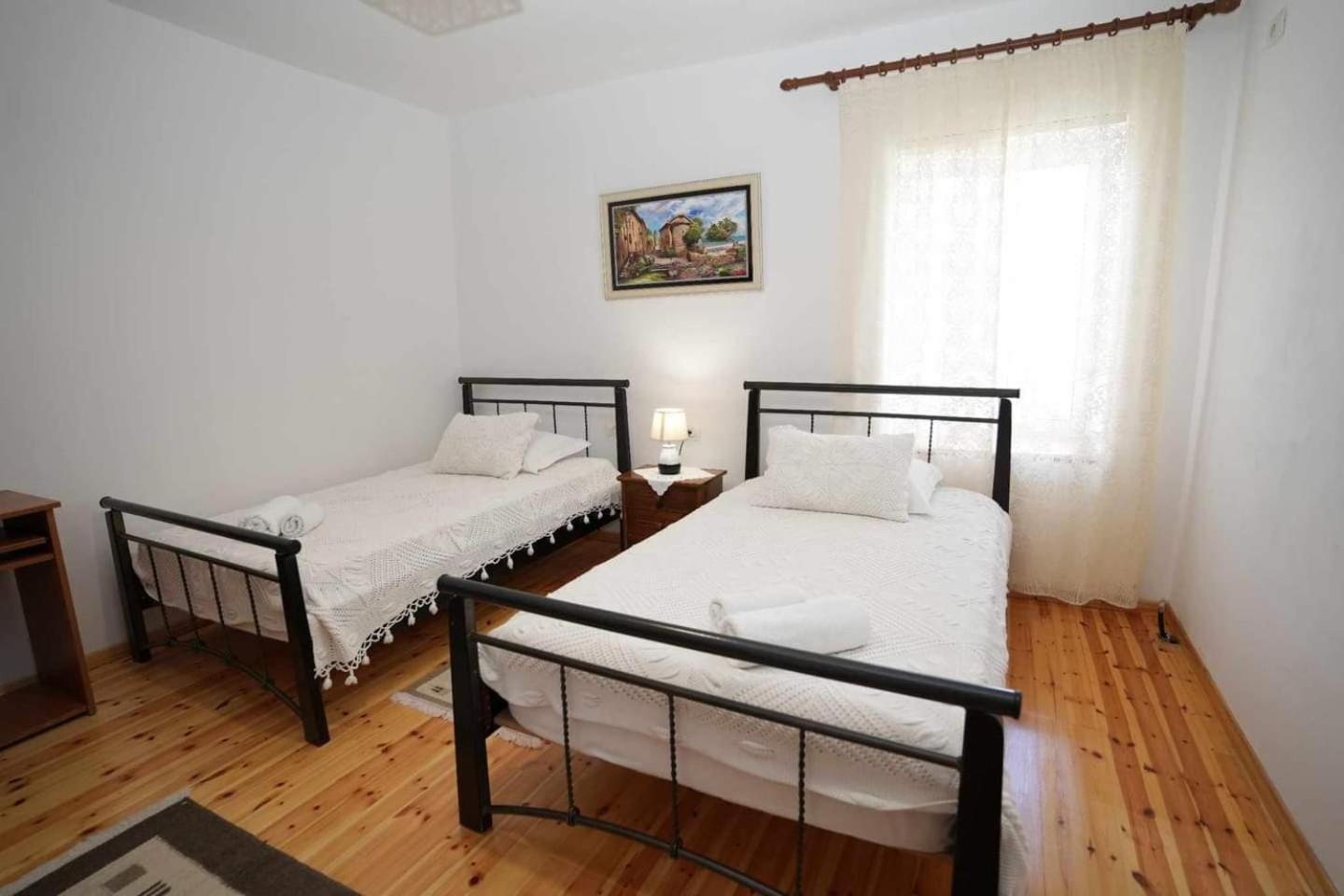 Eniguesthouse Gjirokastër Buitenkant foto