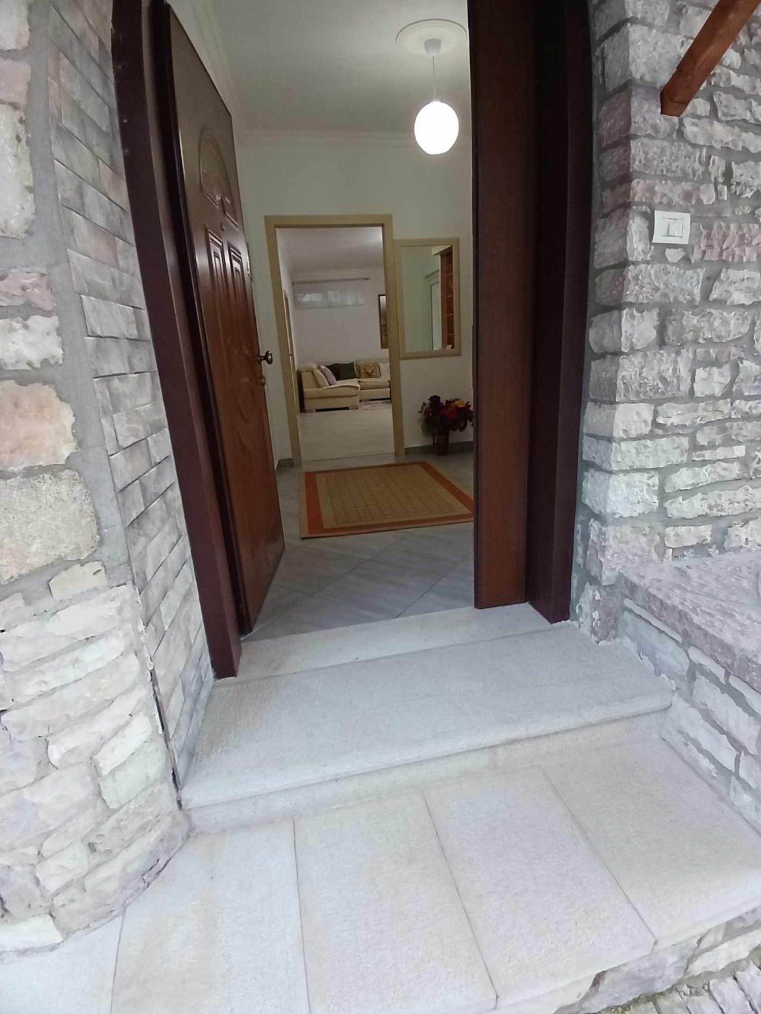 Eniguesthouse Gjirokastër Buitenkant foto