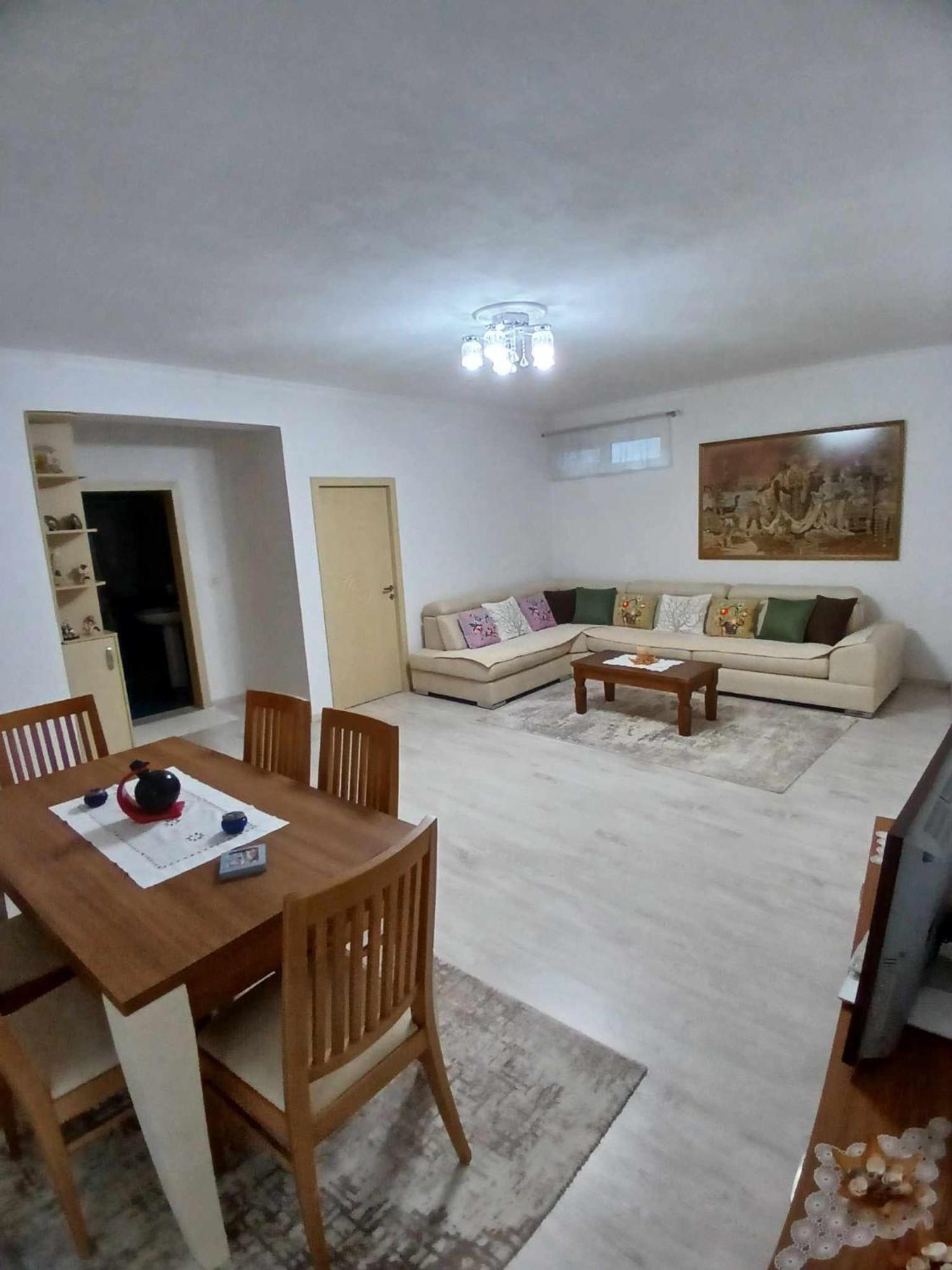 Eniguesthouse Gjirokastër Buitenkant foto