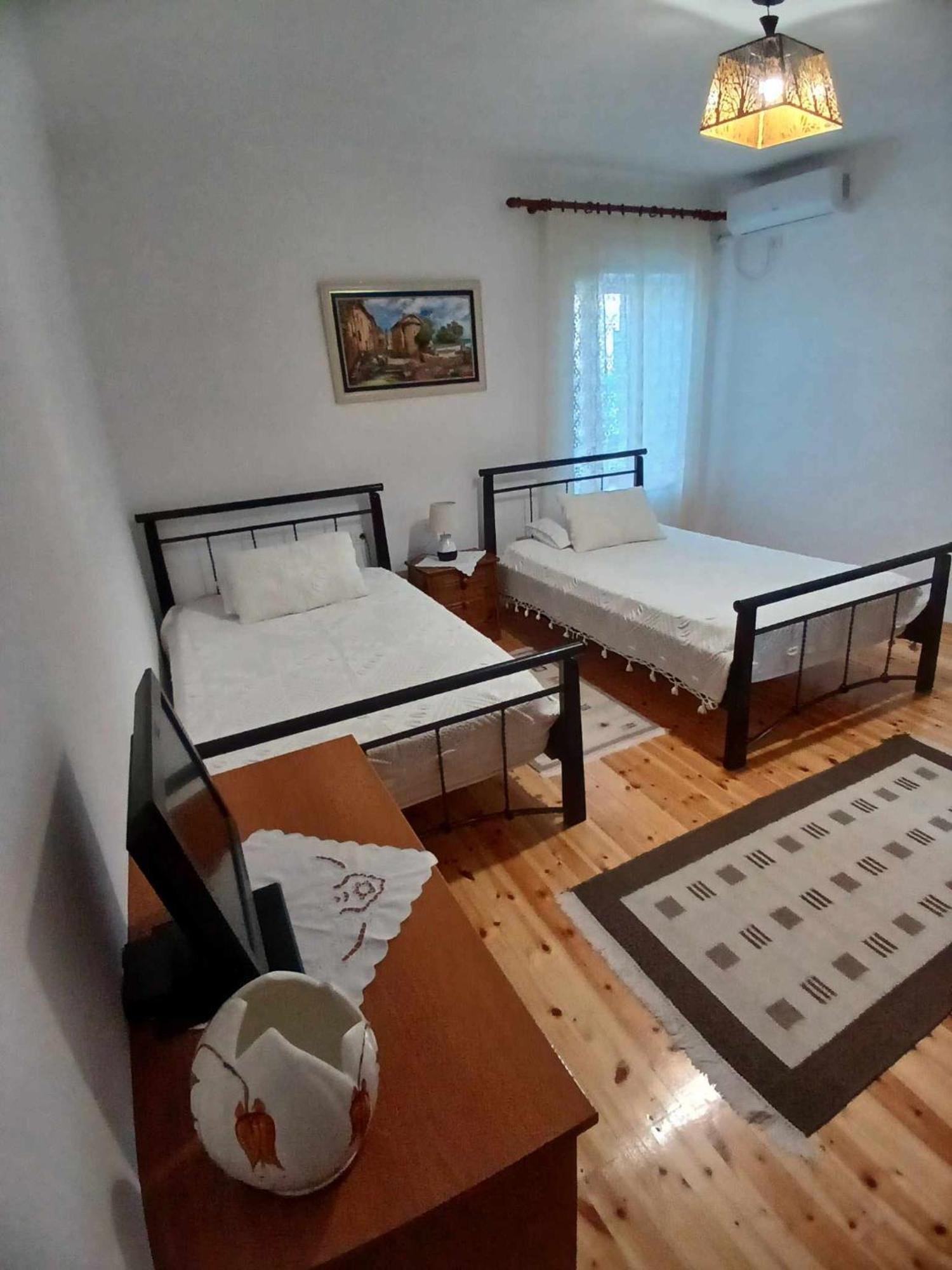 Eniguesthouse Gjirokastër Buitenkant foto