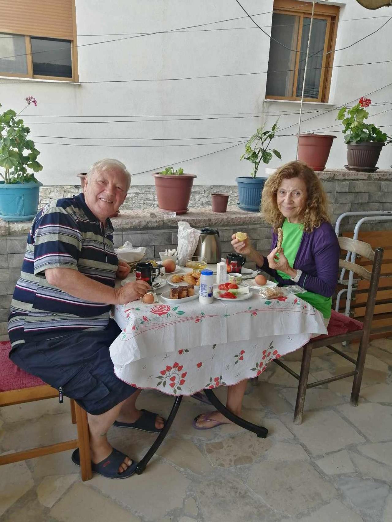 Eniguesthouse Gjirokastër Buitenkant foto