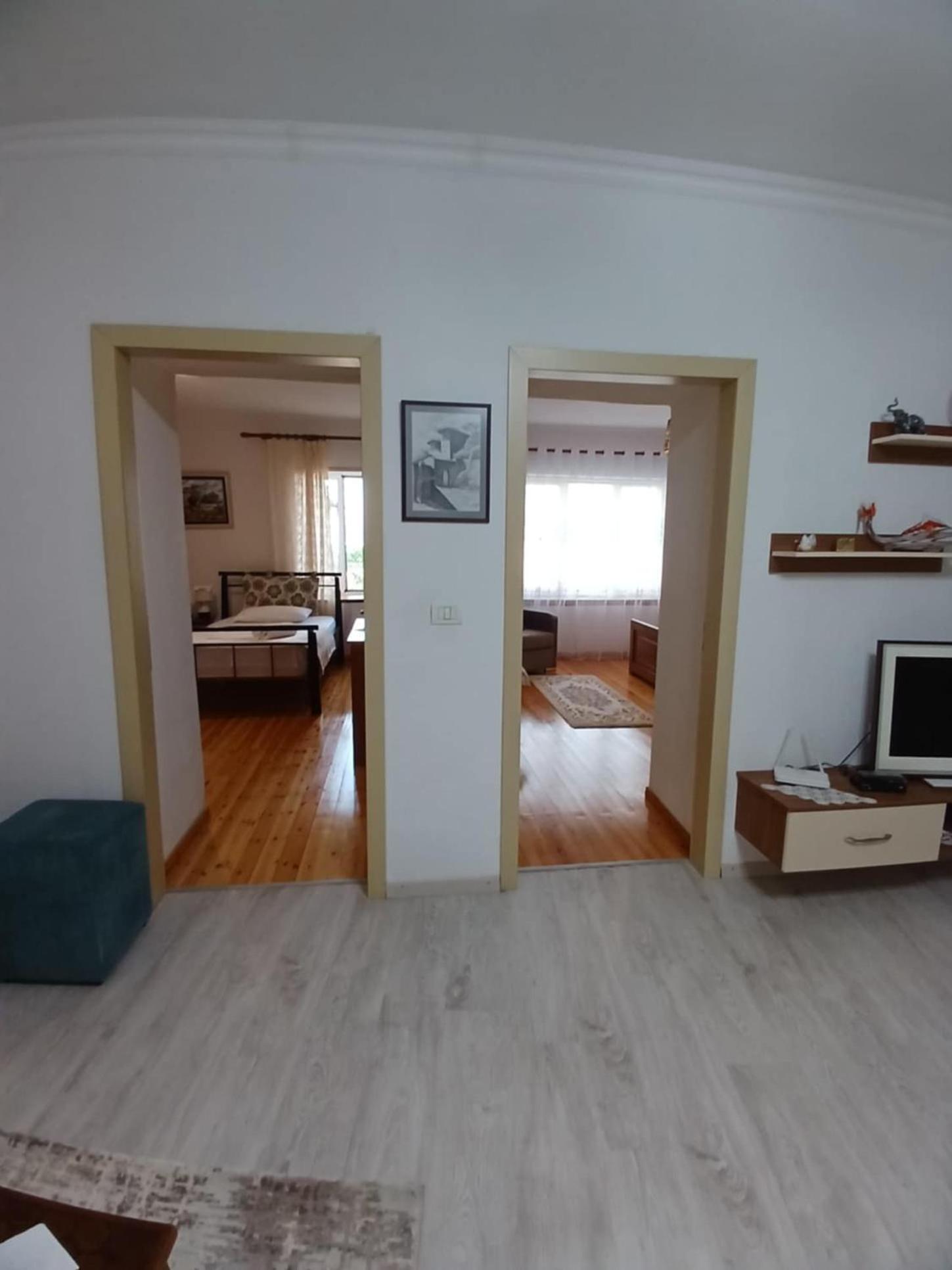 Eniguesthouse Gjirokastër Buitenkant foto