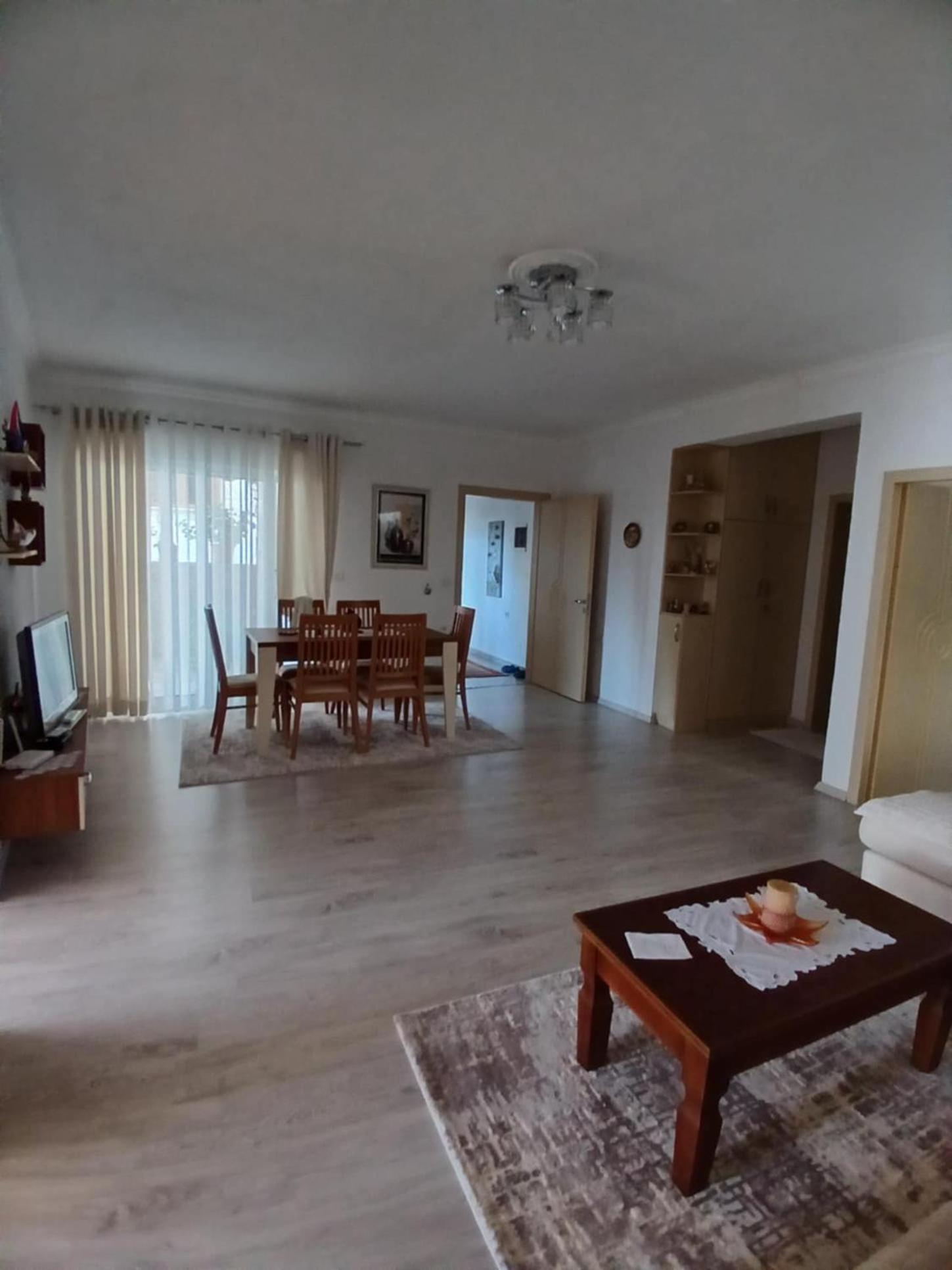 Eniguesthouse Gjirokastër Buitenkant foto