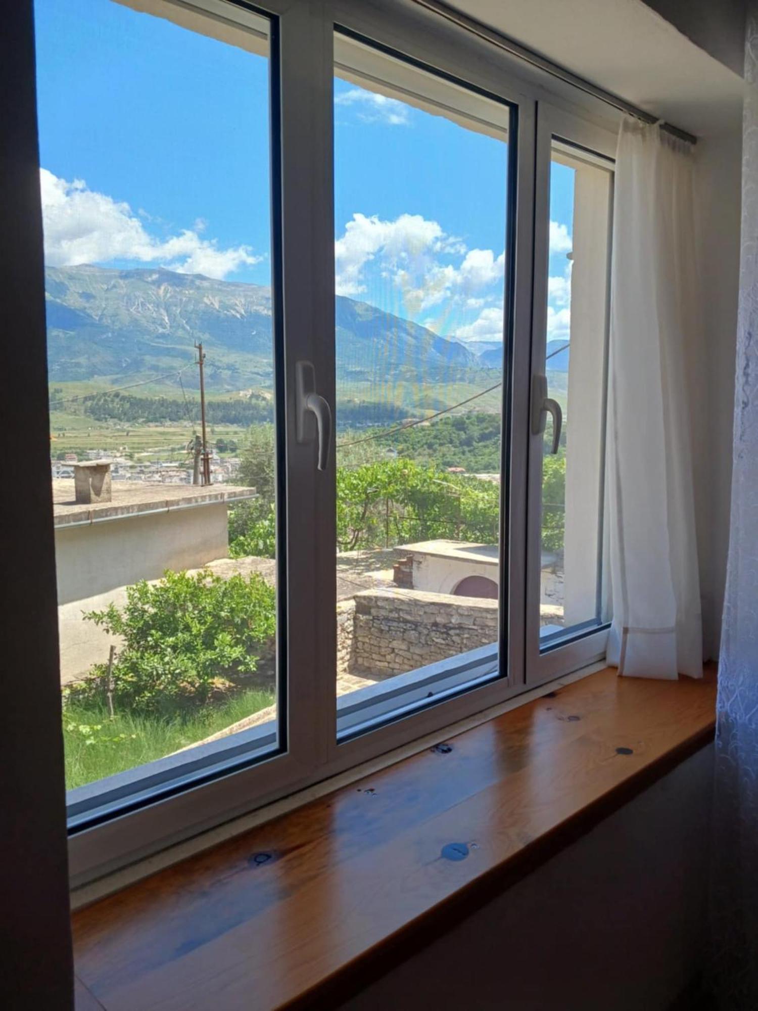 Eniguesthouse Gjirokastër Buitenkant foto