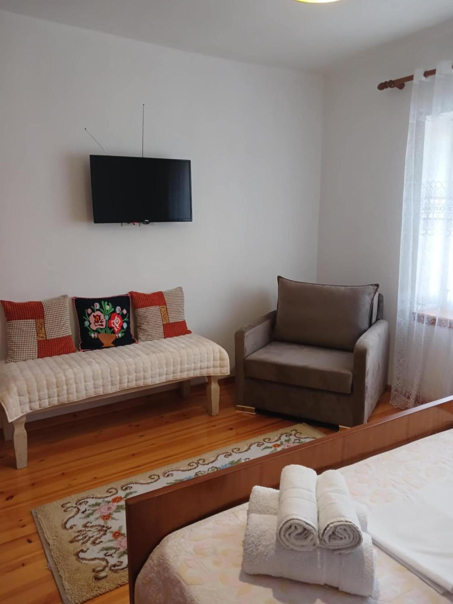 Eniguesthouse Gjirokastër Buitenkant foto