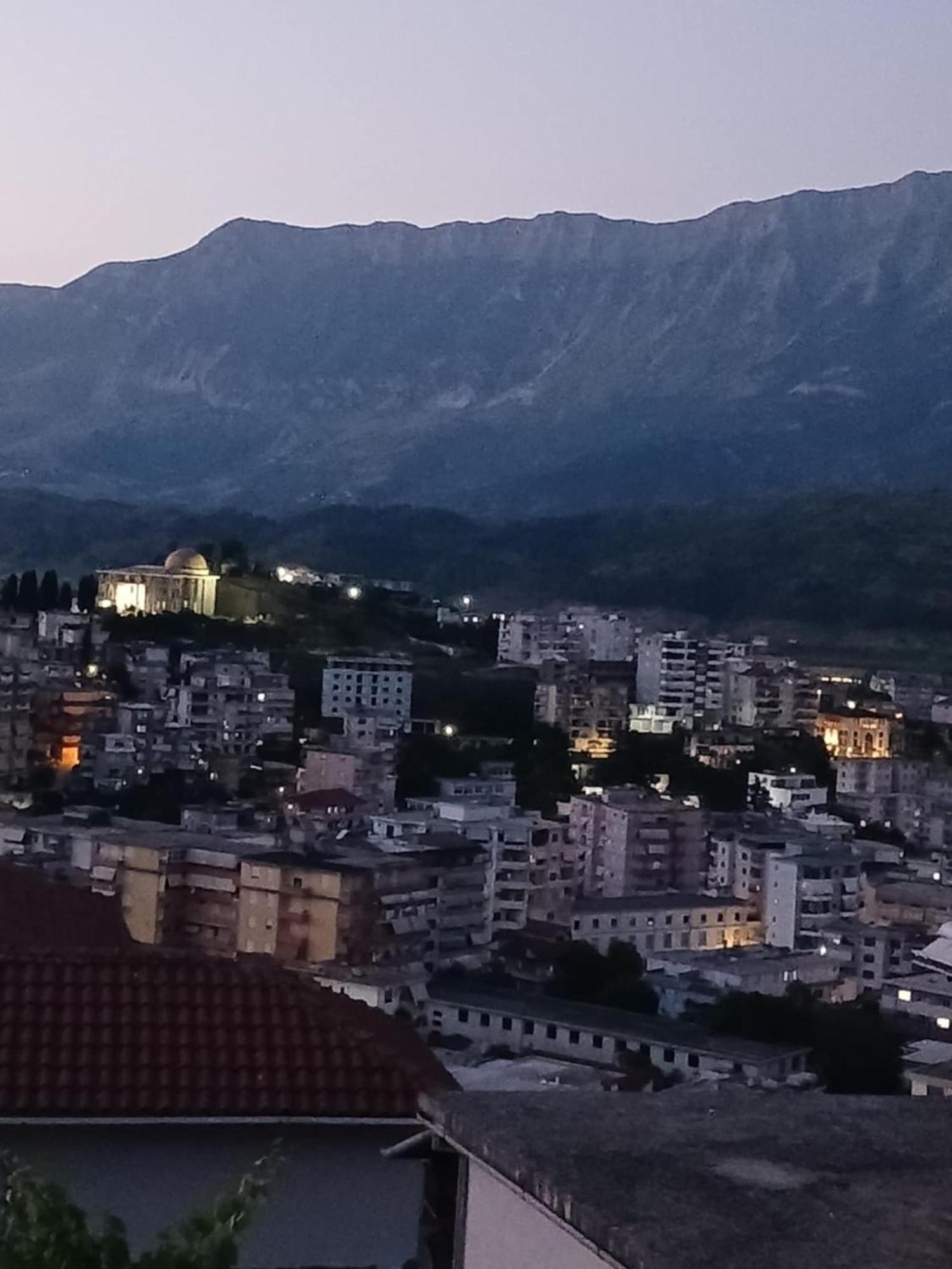 Eniguesthouse Gjirokastër Buitenkant foto